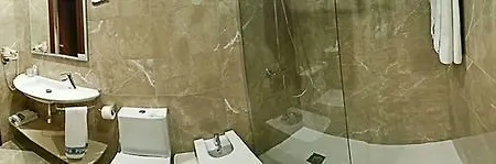 波尼连普拉亚酒店 2* 希洪