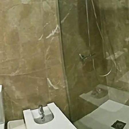 波尼连普拉亚酒店 2* 希洪